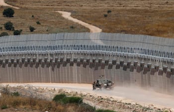 Miembros del ejército de Israel patrullan la frontera norte con Líbano, desde donde opera el grupo proiraní Hezbolá.
