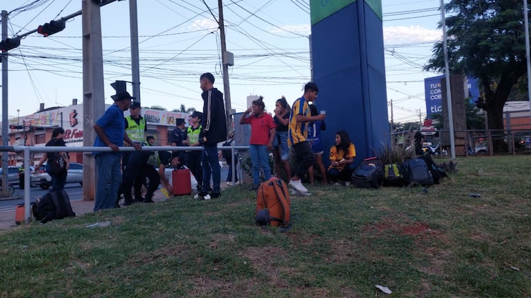 Indígenas siguen retenidos por la Policía: denuncian que no les dejan ni ir al baño