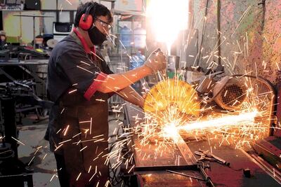 La industria es la que más genera mano de obra en la economía.