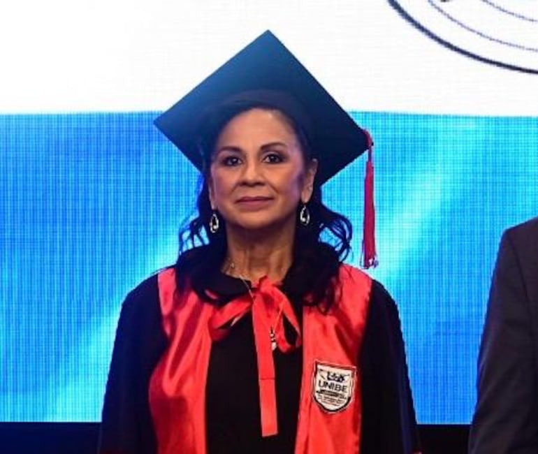 Prof. Dra. Sanie Romero de Velázquez, rectora de UNIBE.