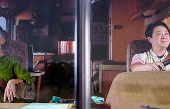 Ángela Molina e Ignacio Huang en una de las escenas de “Charlotte”, una película que fue íntegramente filmada en Paraguay.