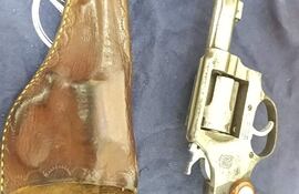 Arma de fuego utilizada presuntamente por el repartidor de bebidas para repeler y abatir al asaltante.