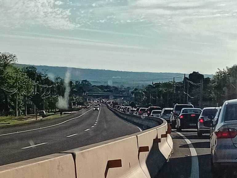 Pedrozo: larga fila de vehículos y lento tránsito en primer domingo tras retiro del semáforo Pedrozo: larga fila de vehículos y lento tránsito en primer domingo tras retiro del semáforo