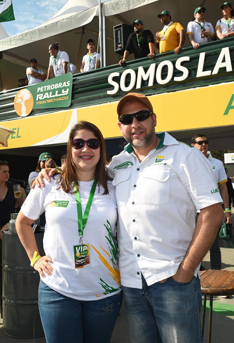 Nelly Oviedo y Rene Enciso.