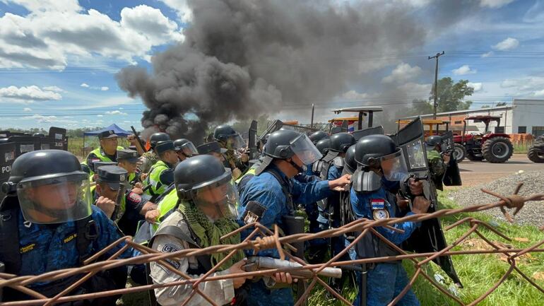 Enfrentamiento de cañicultores y policías