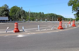 Parte de la rotonda en el cruce Tebicuary quedó destruida en el último accidente de tránsito.