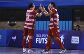 Celebración de los “educadores” contra Sport Colonial.