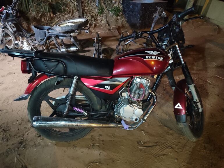 Motocicleta robada recuperada por la Policía.