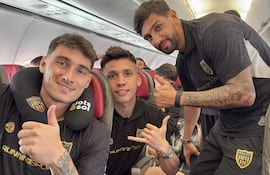 Nicolás Marotta, Thiago Vidal Obregón y Richart Ortiz Páez, futbolistas de Recoleta FC.
