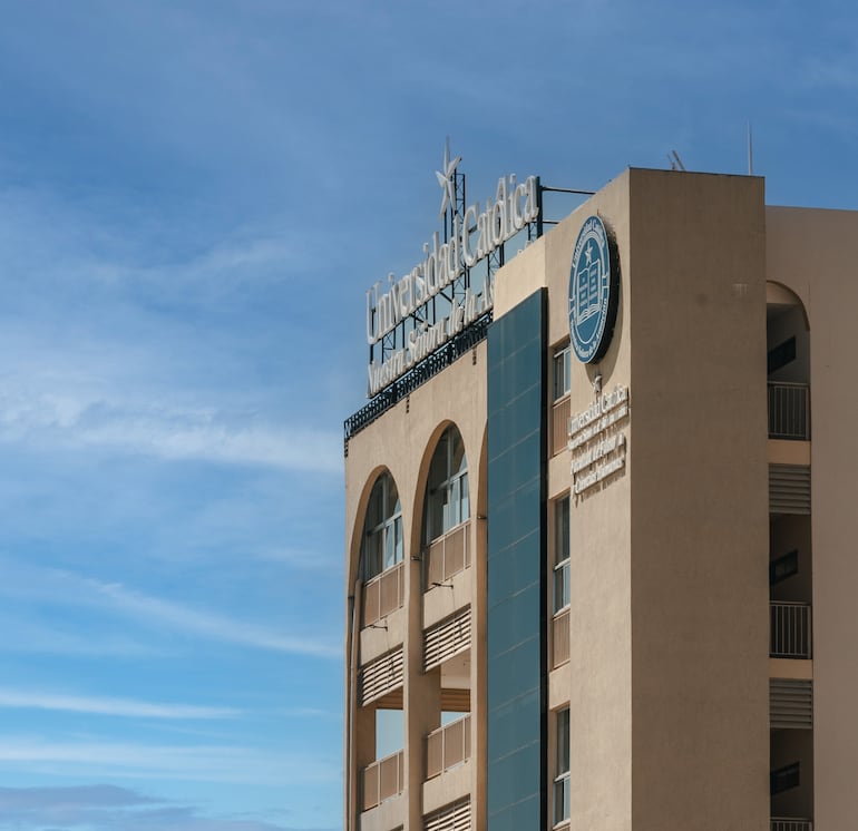 La Universidad Católica "Nuestra Señora de la Asunción" lleva más de 65 años formando profesionales con excelencia académica y compromiso social.