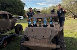 Fabio Prusch y Ángel Rojas celebran el triunfo. Foto: Tati Barrios.