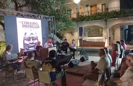 En el jardín del Hotel Las Hortensias se llevó a cabo la presentación del libro El conjuro payagua, la nueva obra del periodista y escritor Augusto Dos Santos.