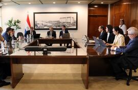 Reunión realizada la semana pasada entre las principales autoridades del BCP y del MEF con la misión técnica del FMI (foto del BCP).