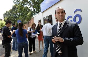 el-presidente-de-conajzar-dr-javier-balbuena-d-tras-concluir-la-intervencion-en-el-local-de-tigo-ubicado-en-zavala-cue-y-artilleria-fernando-de-215302000000-1065137.jpg