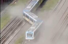 Casi diez personas resultaron heridas en el accidente.