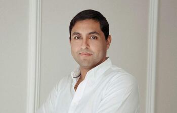 Dr. Manuel Dasilva, acusado por sus colegas de no cumplir la carga horaria en el Hospital Distrital de San Juan Nepomuceno.