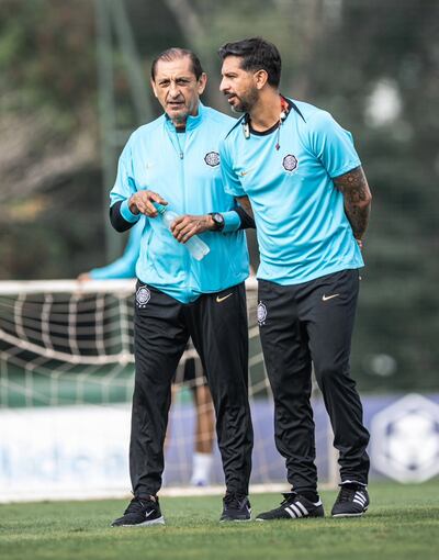 Ramón Ángel Díaz (65 años), en compañía del hijo y principal asistente, Emiliano Ramón (43).