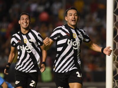 Luis Cardozo, jugador de Libertad, celebra un gol en el partido frente a Sportivo Ameliano por la novena fecha del torneo Apertura 2024 del fútbol paraguayo en el estadio La Huerta, en Asunción.