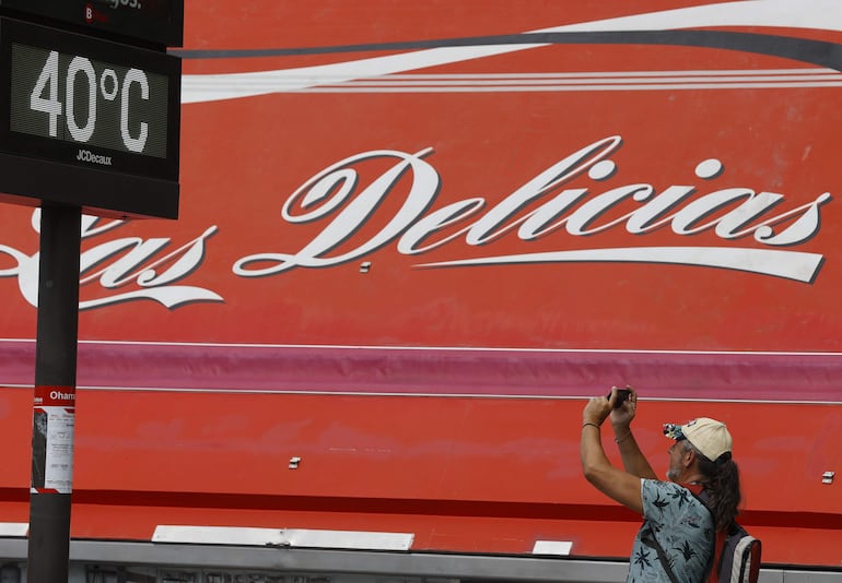 Un termómetro marca 40ºC en Bilbao, como consecuencia de una nueva ola de calor, la cuarta del verano.