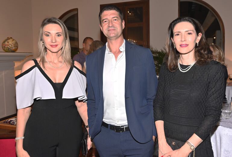 Fátima Mursa, Benoit Libourel y Bárbara Hammoud.