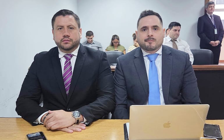 Fiscal Silvio Corbeta Dinamarca (izq.) y su asistente, el Abg. Guillermo Samaniego.
