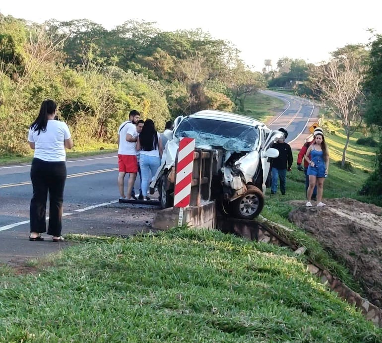 Hombre muere tras chocar contra la baranda de un puente en San Roque González.