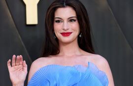 ¡Diosísima! Anne Hathaway en el estreno mundial de The Odyssey en el Odeon Leicester Square de Londres. (EFE/EPA/ANDY RAIN)