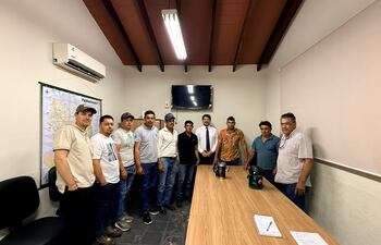 Productores reunidos con autoridades de la DNIT en Asunción.
