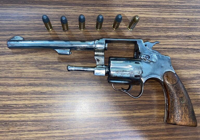 Arma incautada del poder del detenido.