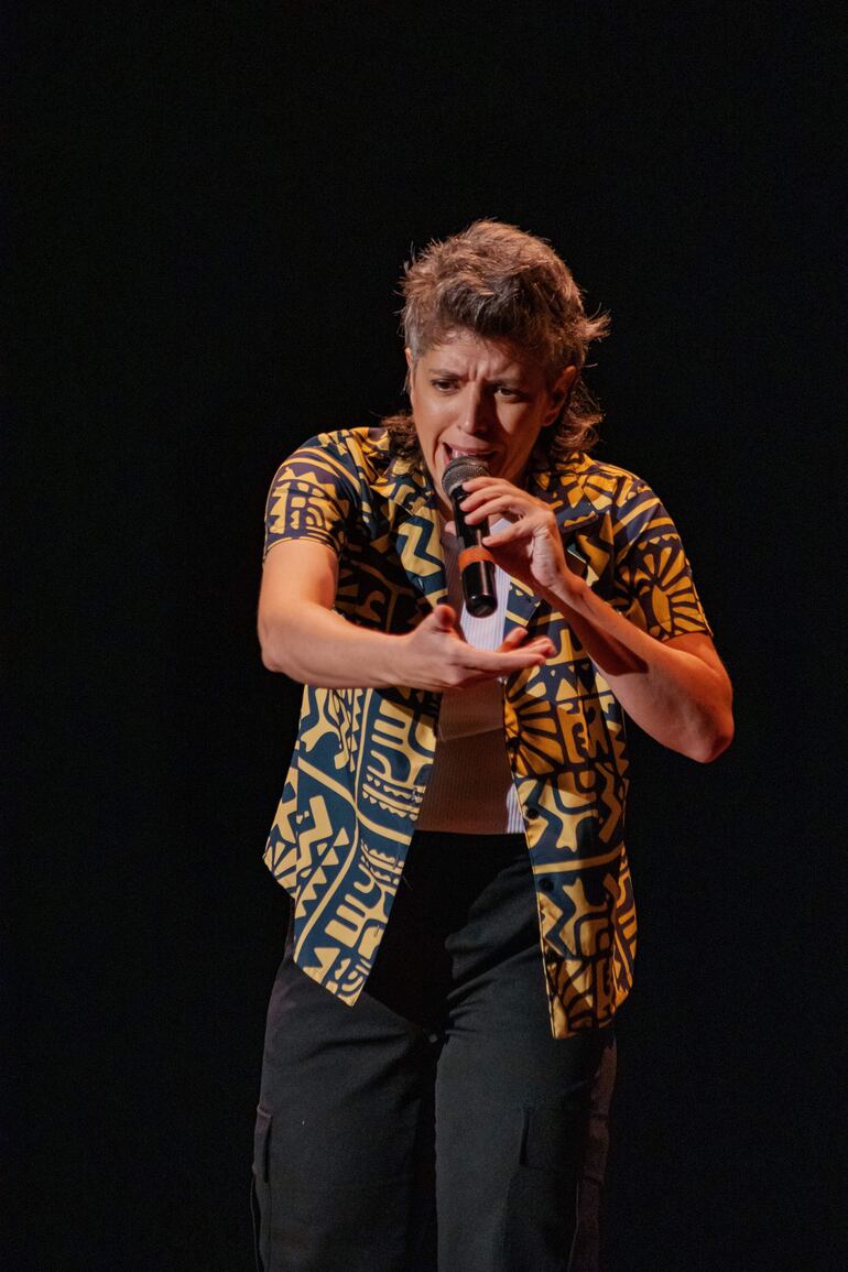 Fotos para nota sobre especial de stand up "Madre, patria y comedia". Caro Romero.