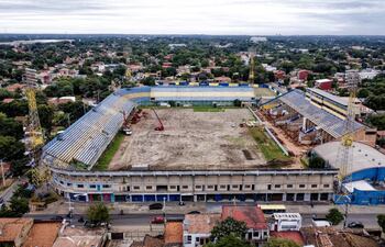 El estadio Feliciano Cáceres del Sportivo Luqueño, en una fase previa de la remodelación que viene llevando a cabo.