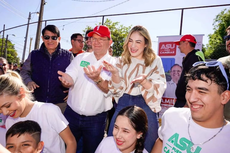 Salma Agüero y sus hurreros, al servicio del candidato Camilo Pérez