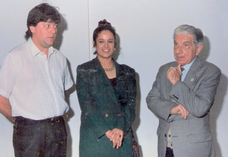 María Luisa Ferreira con Víctor Valdés y Augusto Roa Bastos en el lanzamiento de su libro "Televisión, un acercamiento didáctico", en 1997.