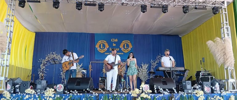 La música también tuvo un papel central. Javier Díaz y su grupo Paseo Musical,