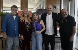 Ricardo Flecha, Menchi Barriocanal, Bettina Taborda, Mario Ferreiro y Óscar Fadlala, en la conferencia de prensa ofrecida para dar detalles de esta puesta.
