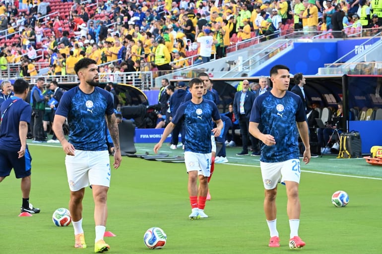 Los jugadores de la selección paraguaya en los trabajos precompetitivos en el Levi's Stadium, previo al duelo ante Australia, por la tercera fecha del grupo D del Mundial 2026.