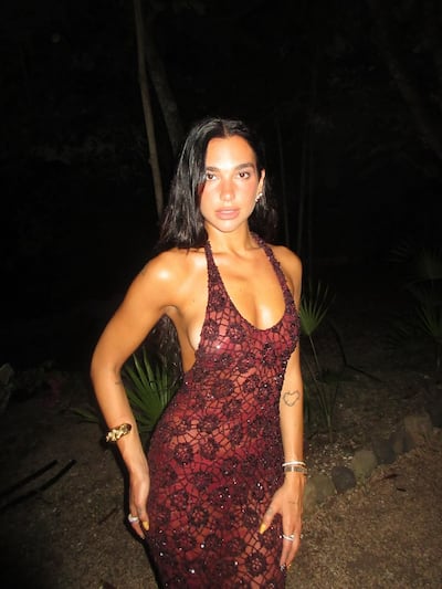 Así de hermosa Dua Lipa recibió su tercer década de vida. (Instagram/Dua Lipa)