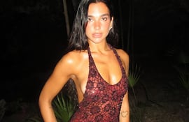 Así de hermosa Dua Lipa recibió su tercer década de vida. (Instagram/Dua Lipa)