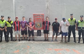 Hinchas de Cerro Porteño que fueron demorados y trasladados hasta la comisaría Primera al dar positivo al control alcotest.