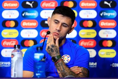 Adam Bareiro, jugador de la selección de Paraguay, durante la conferencia previa al partido frente a Costa Rica por la tercera fecha del Grupo D de la Copa América 2024, en el Q2 Stadium, en Austin, Texas.