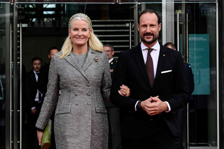 La princesa Mette-Marit de Noruega y el príncipe Haakon de Noruega.