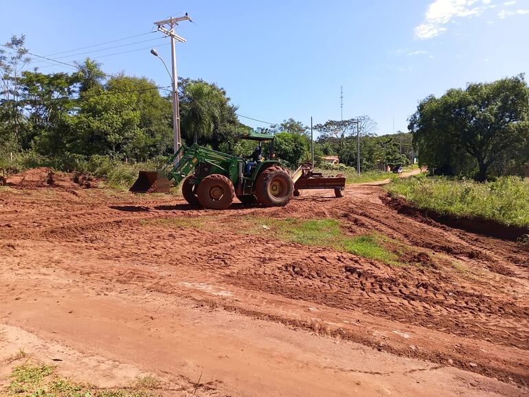 Uno de los equipos viales está trabajando en el barrio San Vicente, en el tramo UNVES–UCA, y mañana se trasladará a la compañía Franco Isla.
