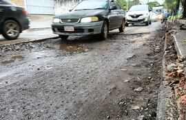 Desastrosa avenida Fernando de la Mora espera culminación de obras.