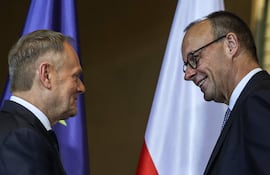 El canciller alemán, Friedrich Merz (d), y el primer ministro polaco, Donald Tusk, asisten a una conferencia de prensa durante la consulta gubernamental germano-polaca en la cancillería en Berlín.