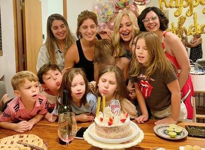 Menchi Barriocanal celebró sus 62 años rodeada de sus hijas, nietos y sobrinos-nietos.