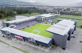 Estadio del Independiente del Valle, ubicado en la Ciudad Deportiva, el enorme complejo de un verdadero club modelo del Ecuador.