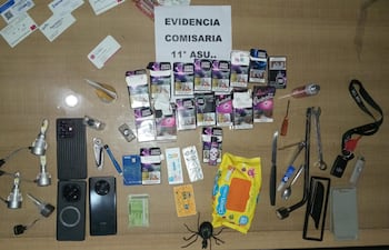 Policía intercepta vehículo con cocaína y elementos usados para robos de autos.