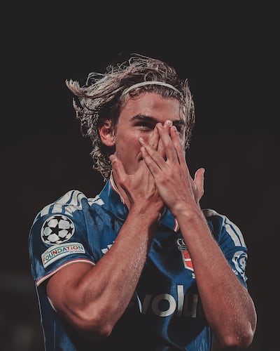 Nico Paz, la gran figura del partido entre Como y Manchester United.
