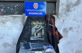 Celulares, una mini tablet y otros artículos electrónicos fueron incautados en el procedimiento fiscal-policial, en Benjamín Aceval.
