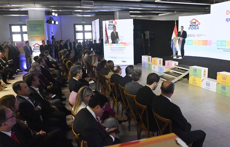 El presidente de la República, Santiago Peña, participó del lanzamiento de la renovación del programa. ABC Color.